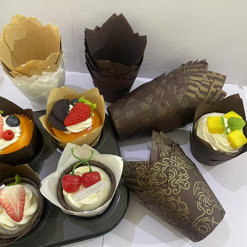 Kitchen Paper For Baking - 50個/100個/200個のチューリップケーキペーパーカップ、耐熱性と耐油性のベーキングカップ、結婚式、誕生日、ティーパーティー、クリスマス、バレンタインデー、母の日、卒業式などに適しており、家庭でのベーキングに不可欠です。