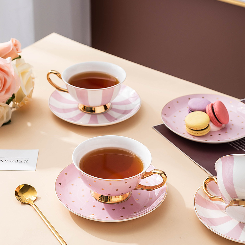 セラミックピンクコーヒーマグカップ、ディッシュティーカップ付 - Kitchen Baking Utensil Set のレビューと価格