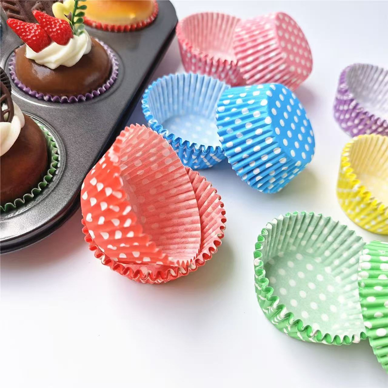 100枚入り水玉模様ケーキペーパーライナー、耐油ベーキングカ - Kitchen Paper For Baking のレビューと価格