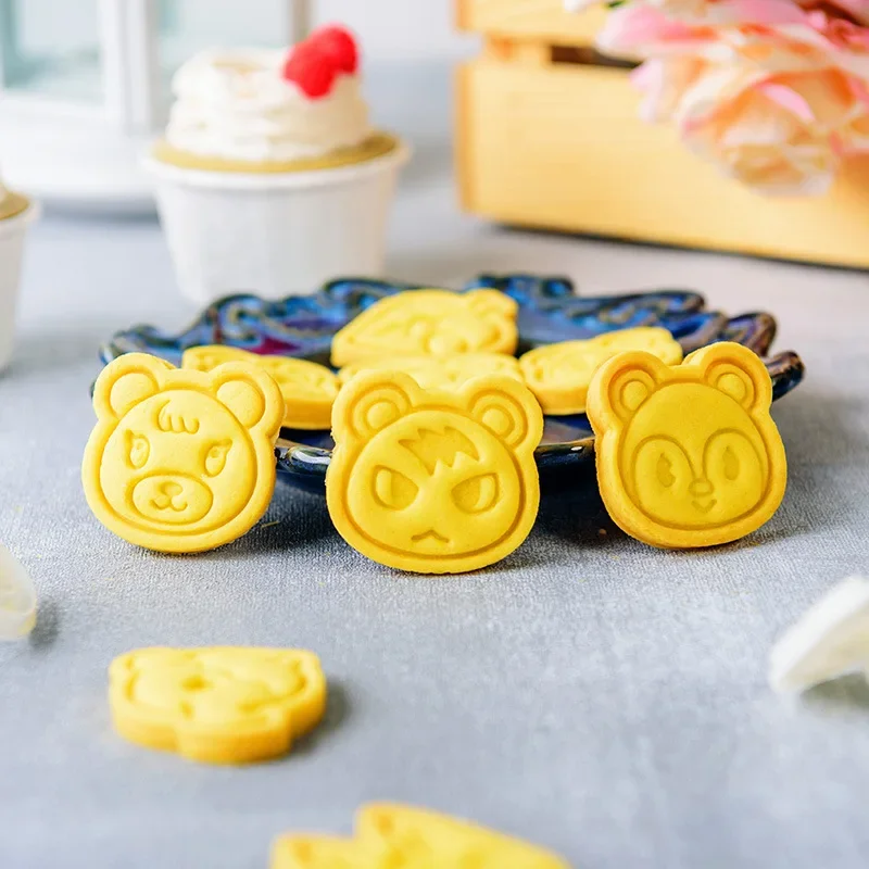ケーキクッキーどうぶつの森カッターかわいいアニメフィギュアD - Kitchen Baking Tools のレビューと価格
